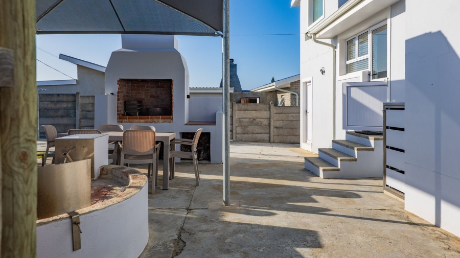 To Let 3 Bedroom Property for Rent in Struisbaai Western Cape